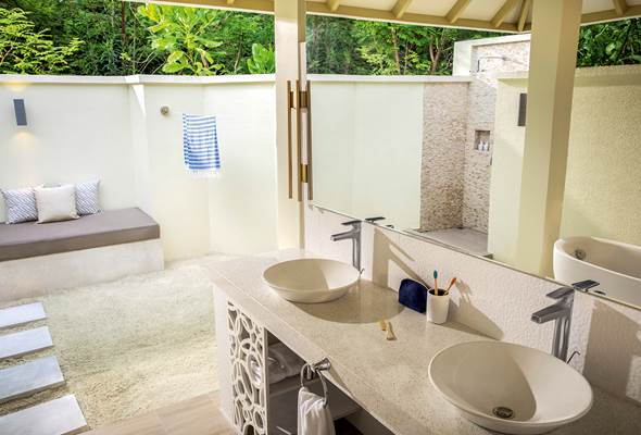 Romantic Beach Villa With Pool