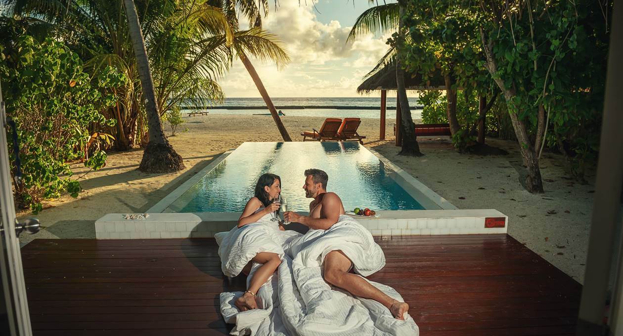 Couple by the pool_7