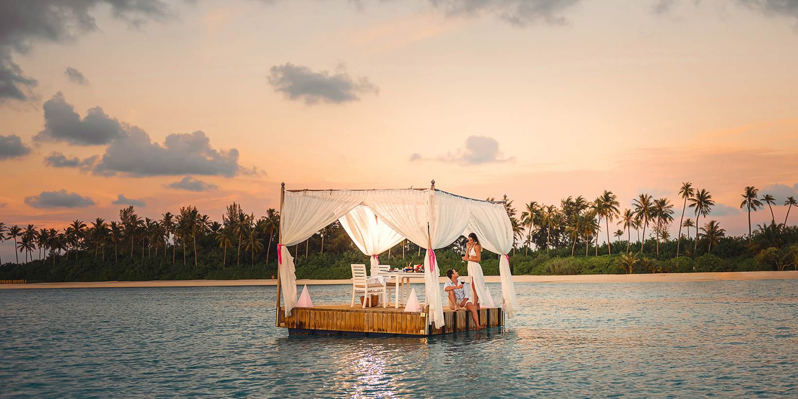 Olhuveli Floating Dinner 6B