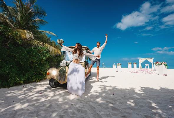 Maldives Beach Wedding Sun Siyam Olhuveli