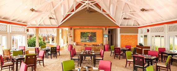 Olhuveli Lagoon Bar Interior