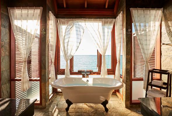Sun Siyam Olhuveli Deluxe Water Villa Bathtub