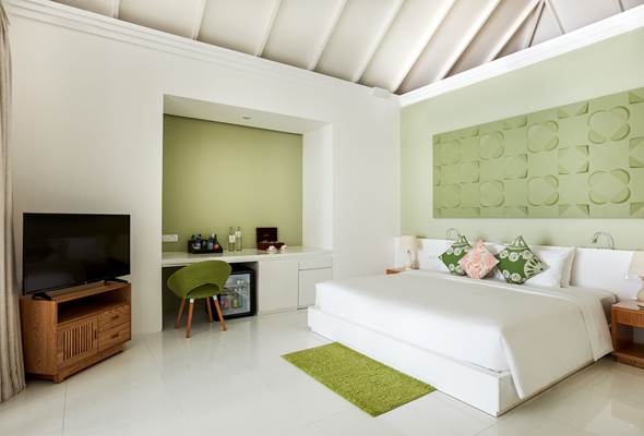 Grand Beach Suite with Pool Interior_6