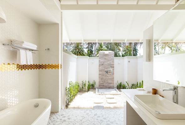 Grand Beach Villa Outdoor Bathroom_2