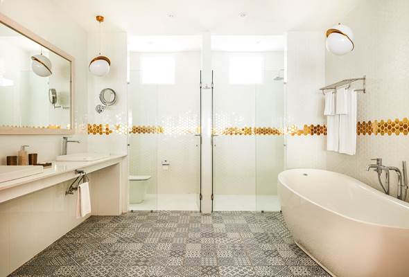 Grand Water Villa with Pool Bathroom