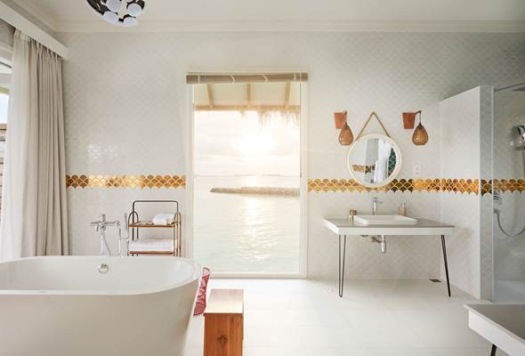 Dolphin Suite Bathroom_1