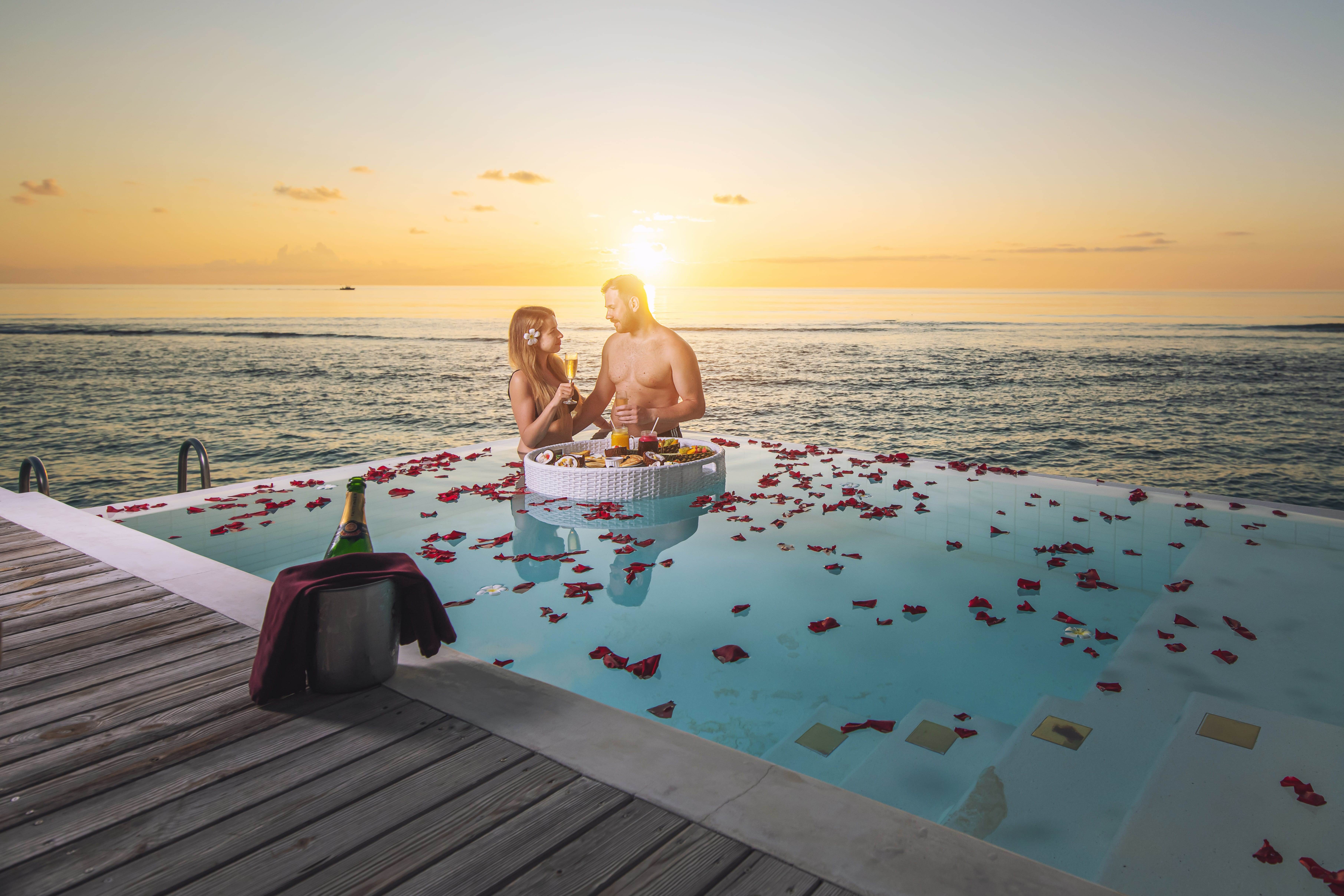 Floating Breakfast by the pool_2