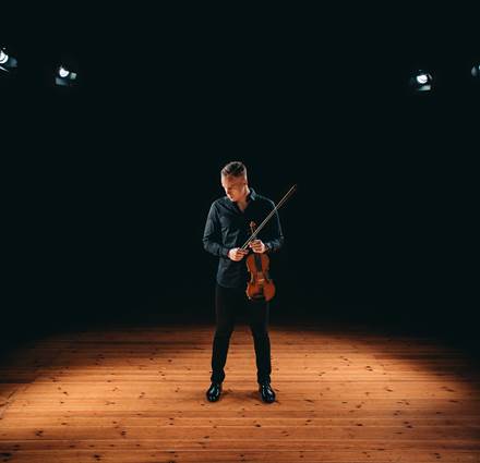 Oneviolin to Perform for New years at Sun Siyam Olhuveli, Maldives