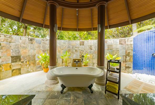Two Bedroom Beach Suite Outdoor Bathroom_1