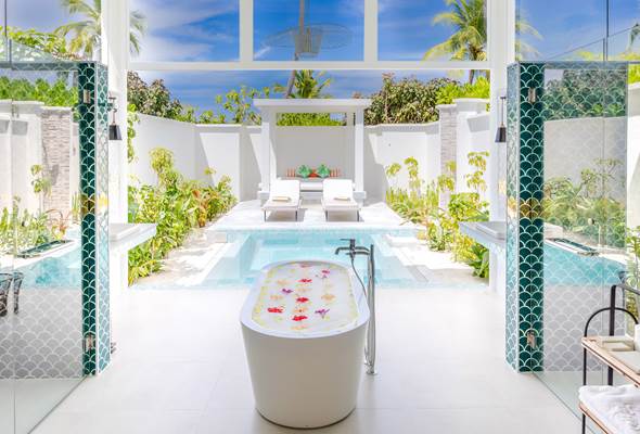 Beach Pavilion Pool and Bathtub Sun Siyam Iru Veli