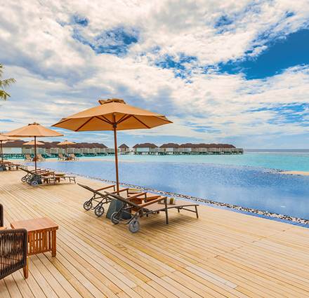 Pool bar at Sun Siyam Olhuveli