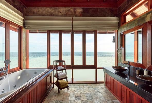 Sun Siyam Olhuveli Presidential Water Villa Bathroom