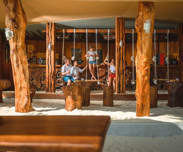 Good Vibrations Bar at Siyam World