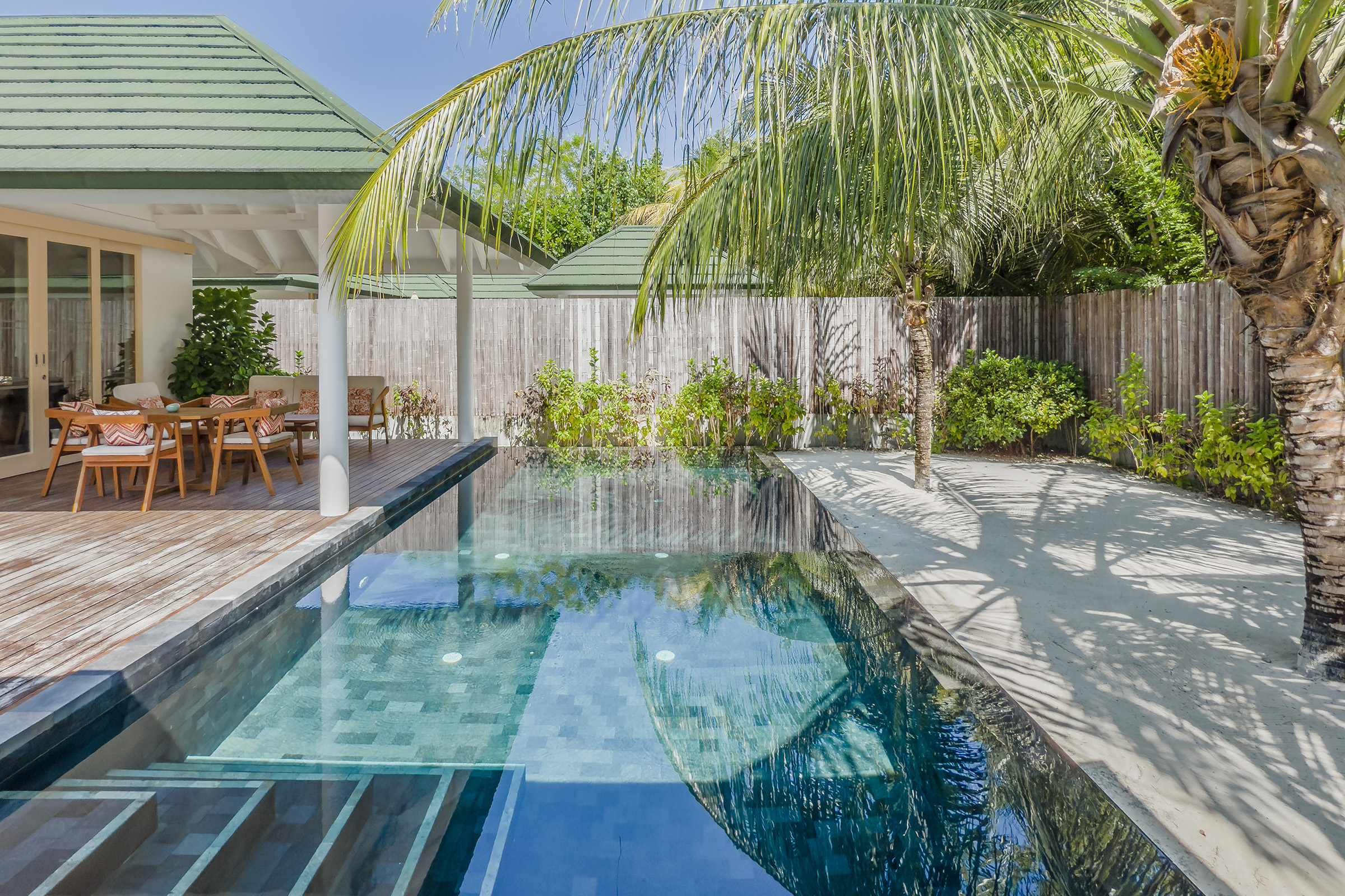 Grand Beach Residence with Pool