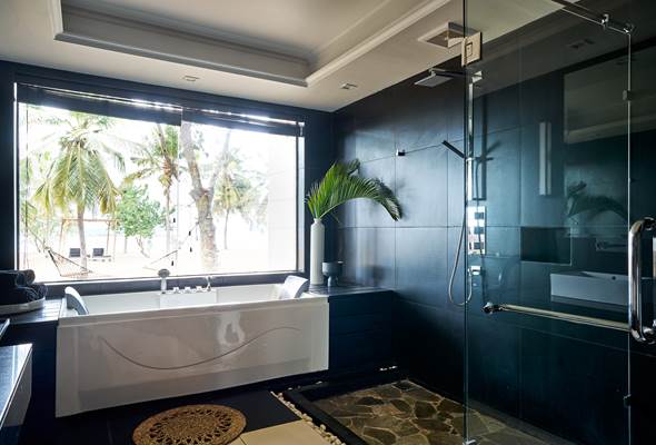 2BR Grand Beach Pavilion With Pool - Bathroom